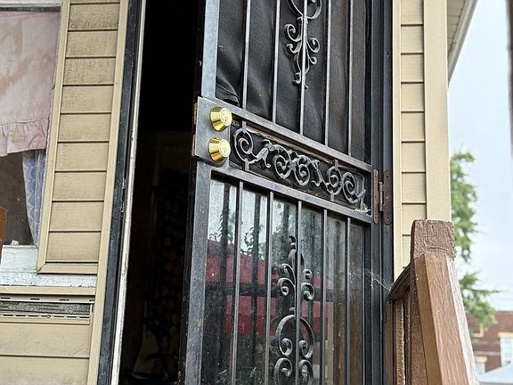 5th image of 6411 S Rockwell St