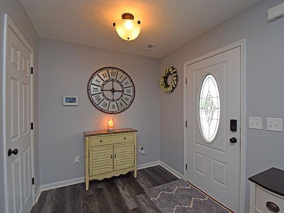 2nd image of 584 Hafton Ct