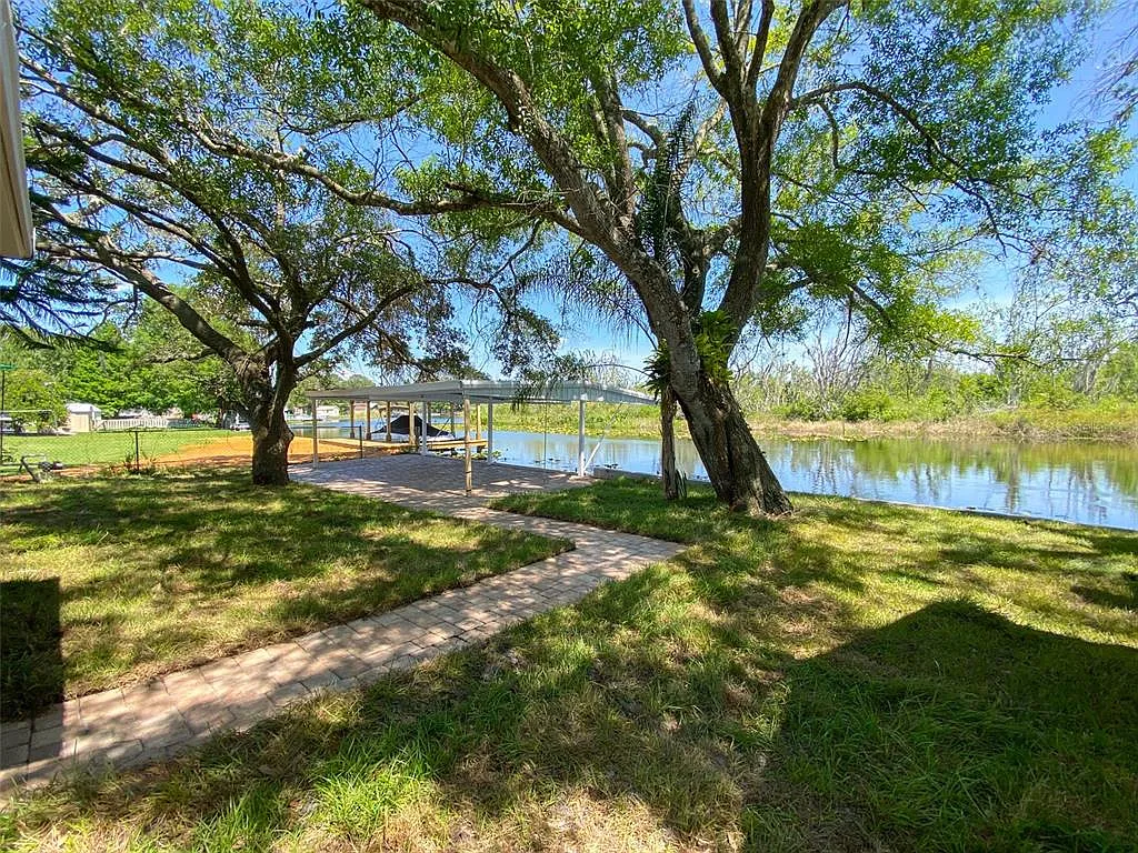 2 bed, 2.0 bath, 760 sqft, $1,999 — Photo 2