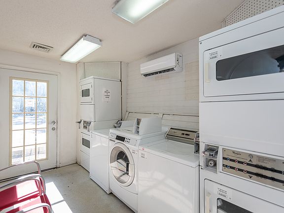 5th image of 3704 Chapel Dr #F93e4139b