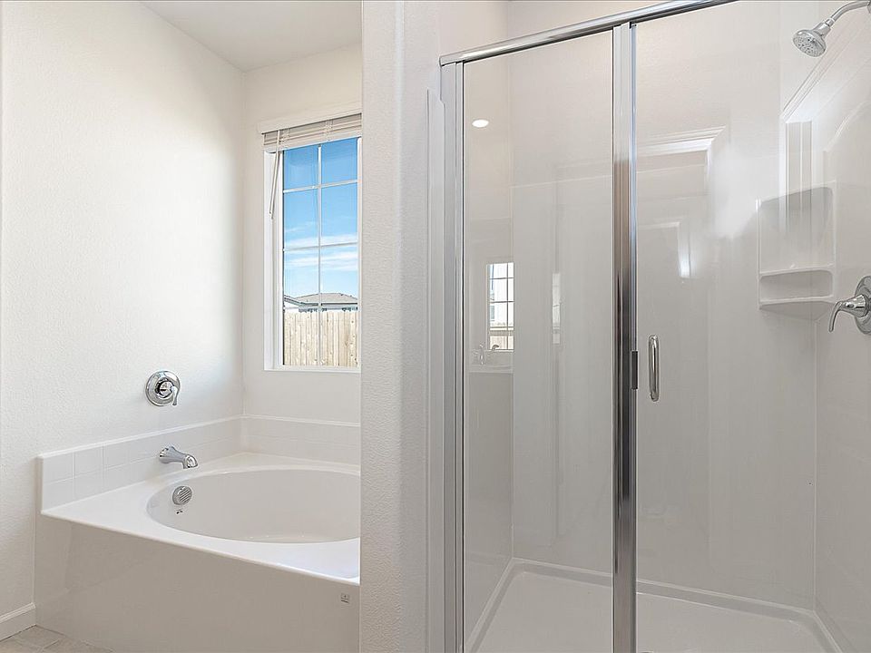 NCA_Aspen_4516_Bathroom_2224_LazioSt_4.jpg