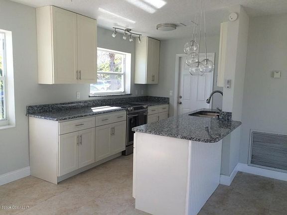 5th image of 215 NE 2nd St