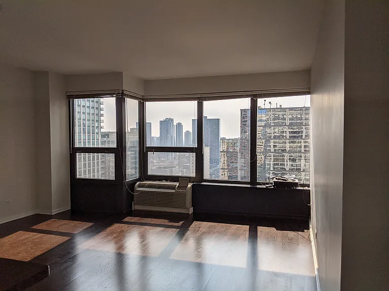 30 E Huron St — Photo 5