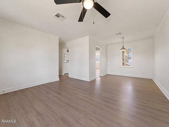 5th image of 407 Crawford St