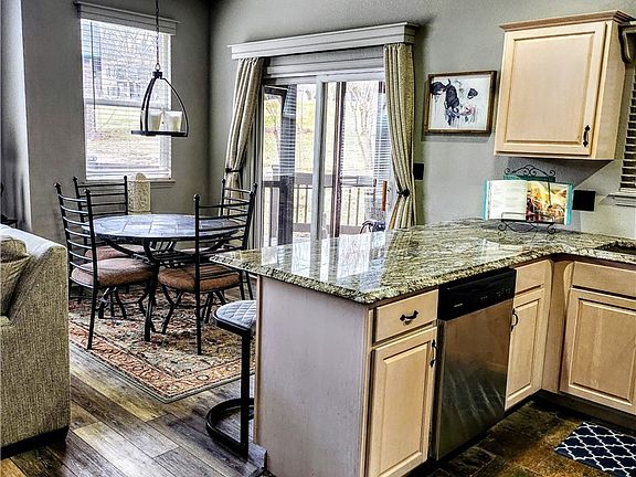 5th image of 42 Cottage Park W #32