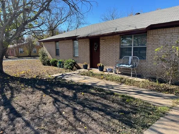 1105 N Pine St, Brady, TX 76825