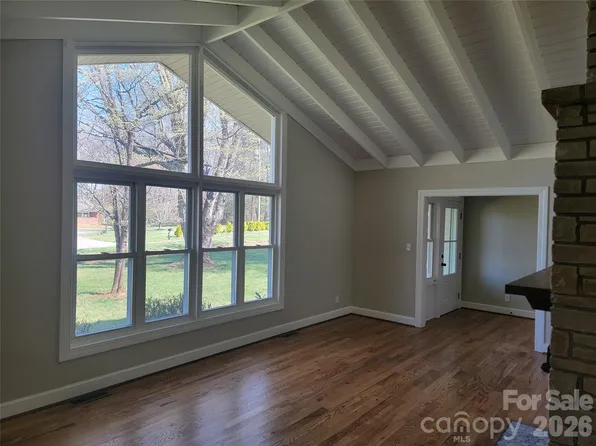 1820 Connelly Springs Rd, Lenoir, NC 28645