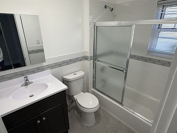 5th image of 33 Willow Dr #2505