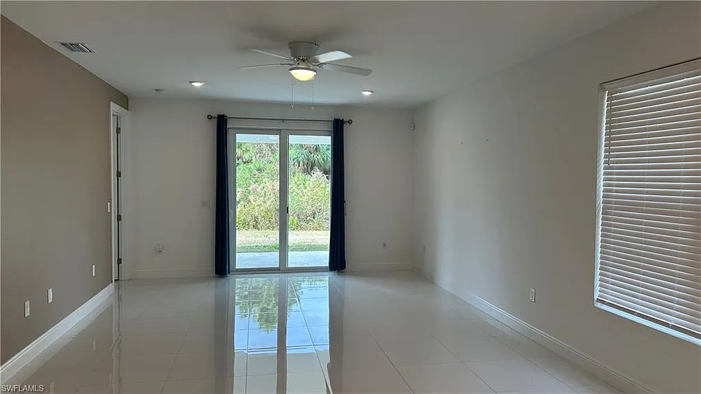 3 bed, 2.0 bath, 1324 sqft, $1,900 — Photo 4