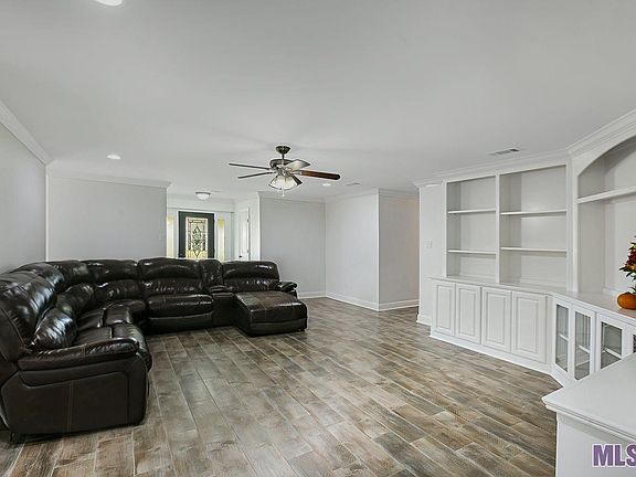 3rd image of 14111 Burlington Ave