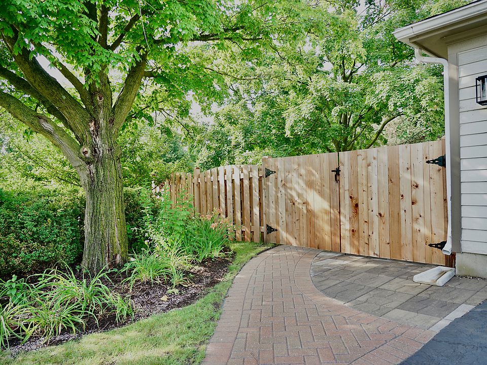 2nd image of 1132 Sandhurst Dr