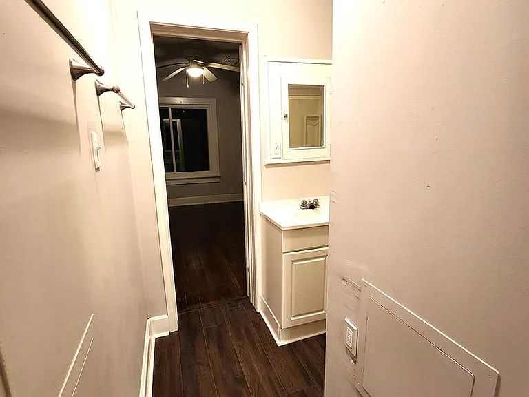 2114 N Elm St — Photo 17