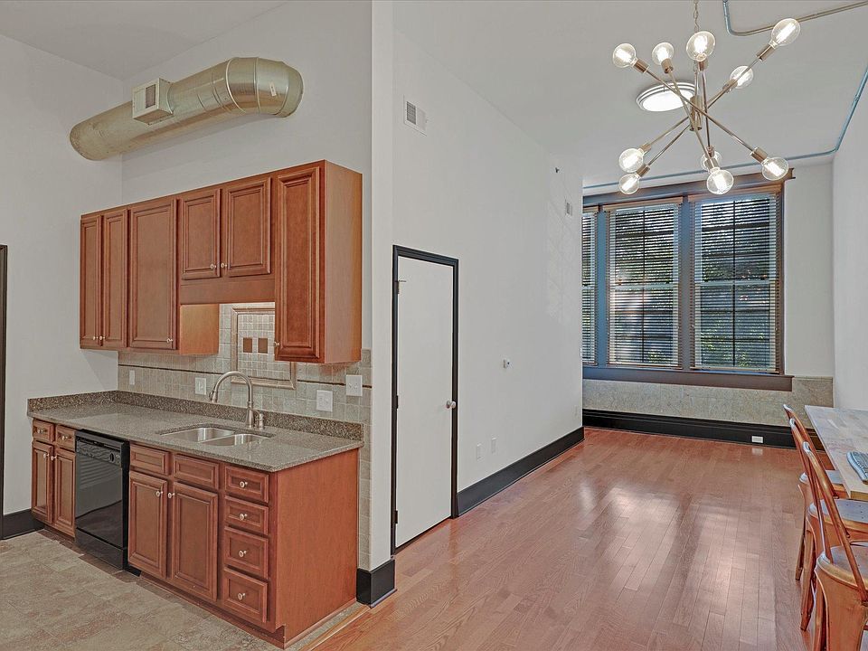 1st image of 140 E Glenwood Ave Unit 202