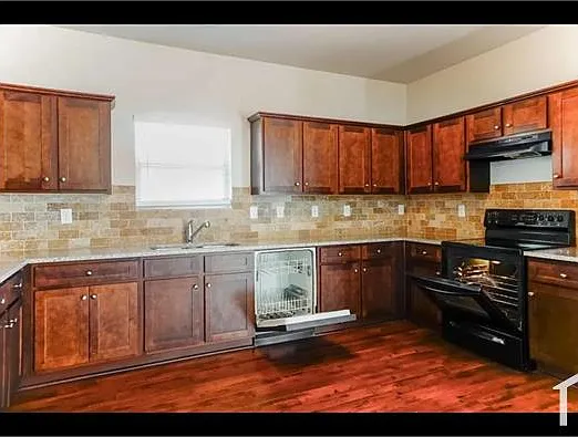 4 bed, 2242 sqft, $2,900 — Photo 4