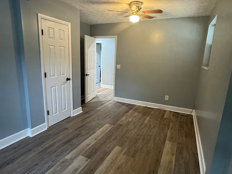 929 Saint Clair St — Photo 14