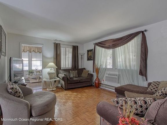4th image of 5 Lexington Dr #D