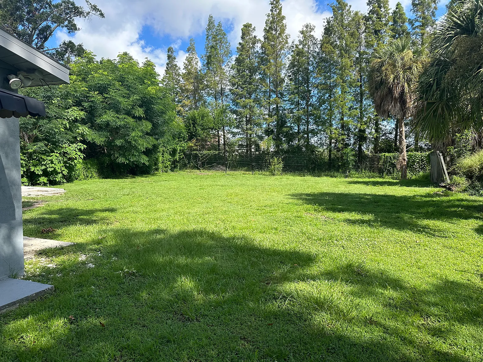 3 bed, 956 sqft, $2,200 — Photo 3