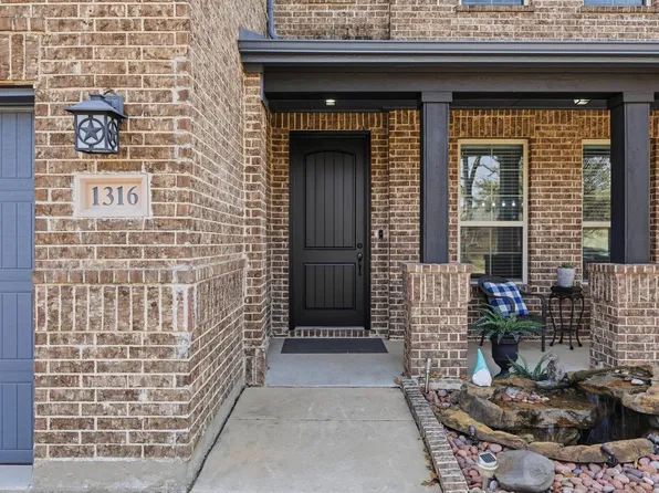 1316 Realoaks Dr, Fort Worth, TX 76131