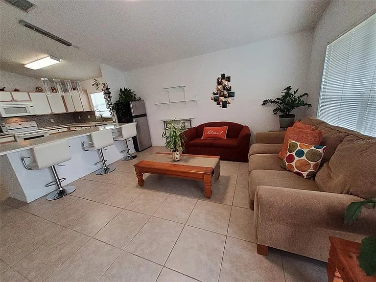 944 Lockbreeze Dr — Photo 4