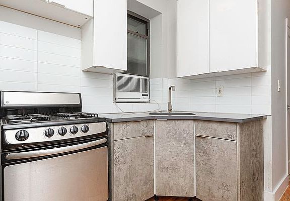2nd image of 765 Macdonough St #1F