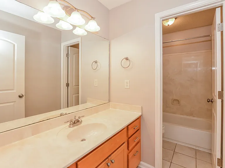 1140 Casentino St — Photo 15