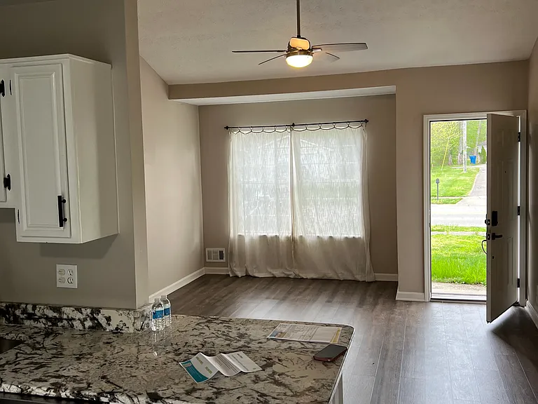 506 Old Harrods Creek Rd — Photo 2