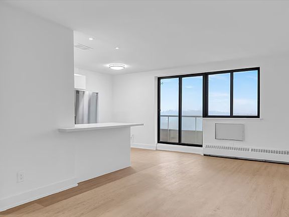 5th image of 671 Woolwich St #1454690