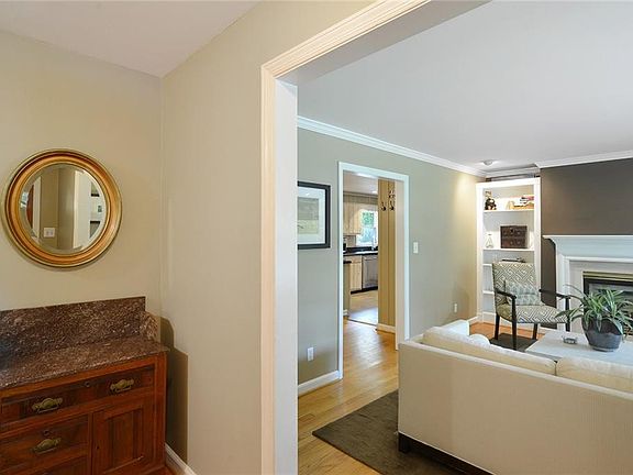 3rd image of 2169 Thorncliff Dr NE