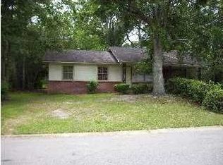 910 E Gulf Terra Dr, Mobile, AL 36605