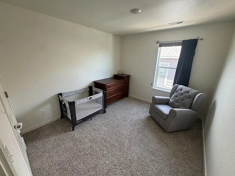 Third bedroom (2nd floor)