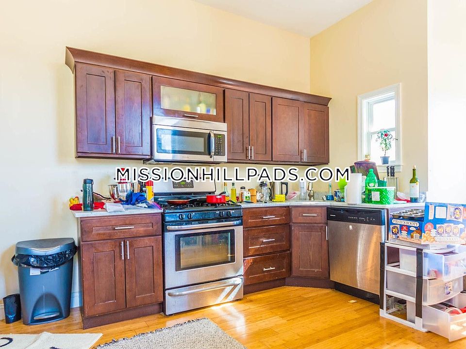 2nd image of 18 Cobden St #12P