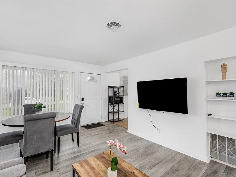 28516 Marshall St — Photo 4