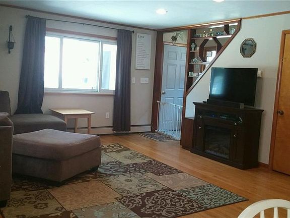 2nd image of 25 Burgess St