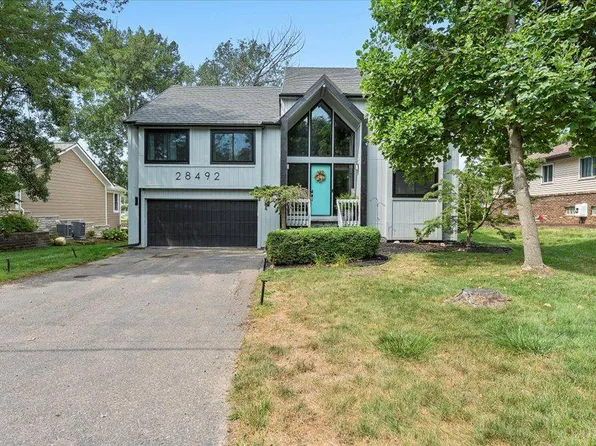 28492 Barbara Ln, Grosse Ile, MI 48138