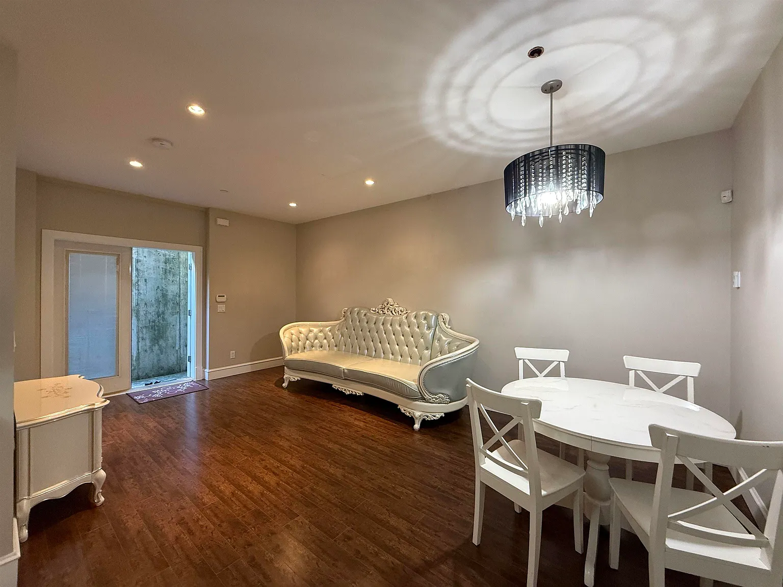 2 bed, 1000 sqft, $2,400 — Photo 3