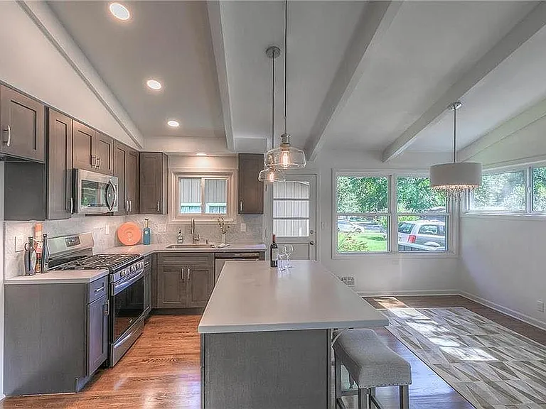 5802 W 75th Ter — Photo 11