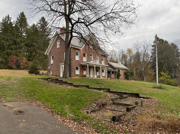 207 Seneca School Rd, Evans City, PA 16033