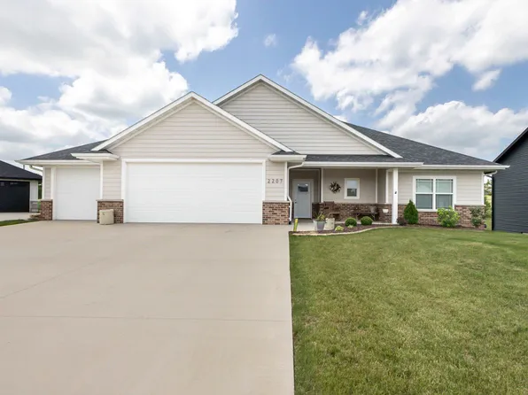 2207 Eldie Dr, Asbury, IA 52002