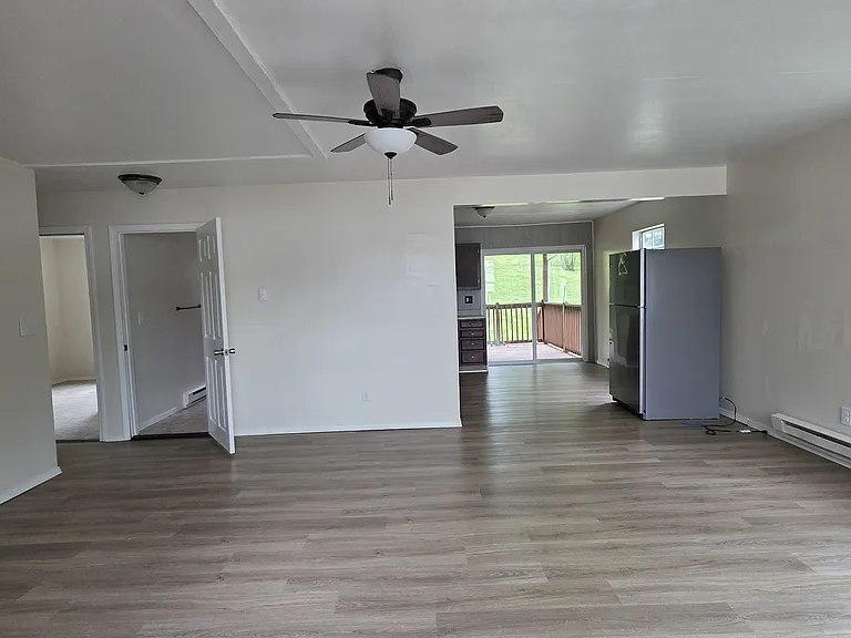 555 1/2 Canterbury Dr — Photo 5