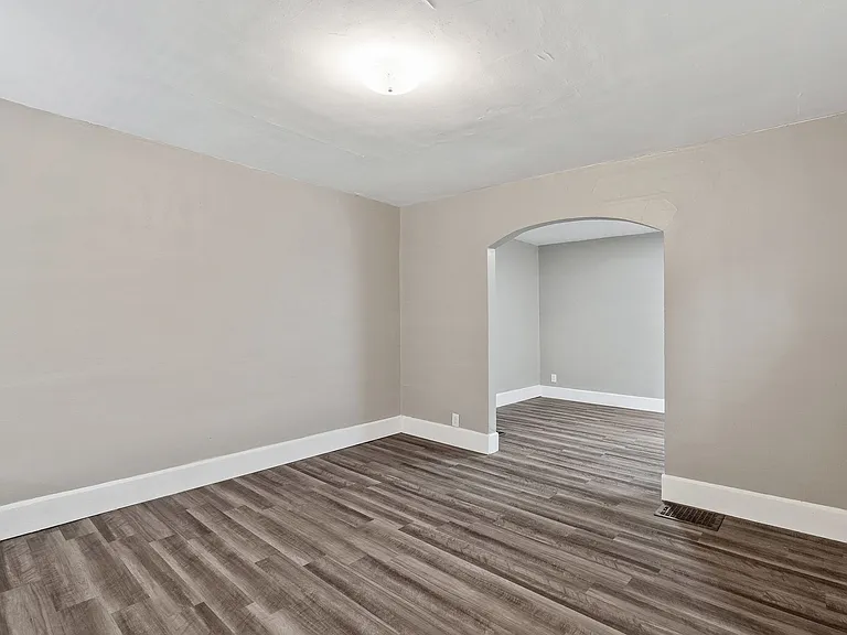 1414 W 32nd St — Photo 3