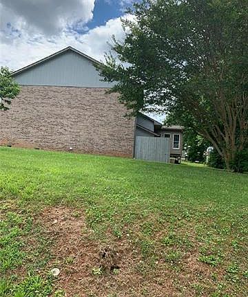 5th image of 18 Whispering Pines Dr
