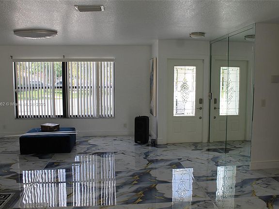 4th image of 3626 Victoria Dr