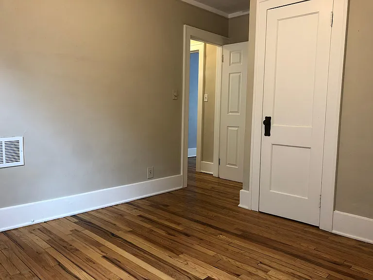 347 W Troy St — Photo 10