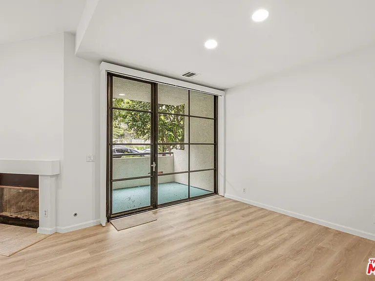11636 Montana Ave #103 — Photo 15