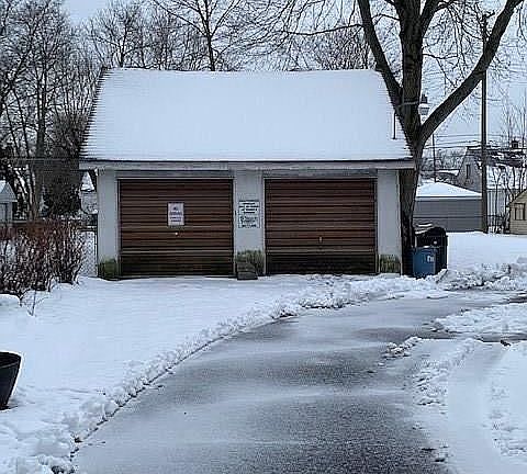 3rd image of 21810 Maxine St