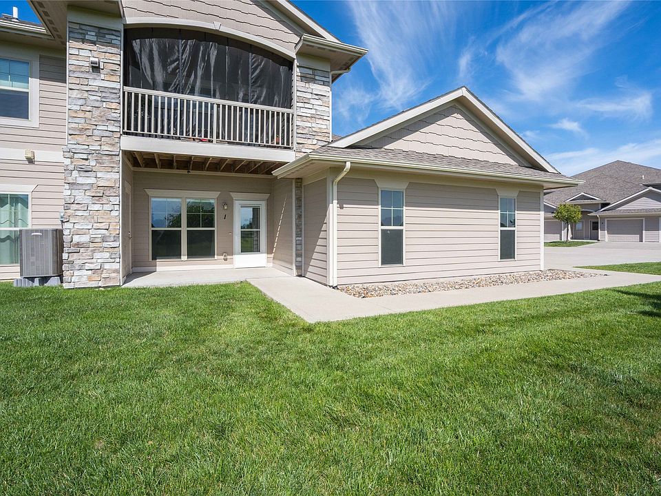 1st image of 2503 NE Oak Dr Unit 1