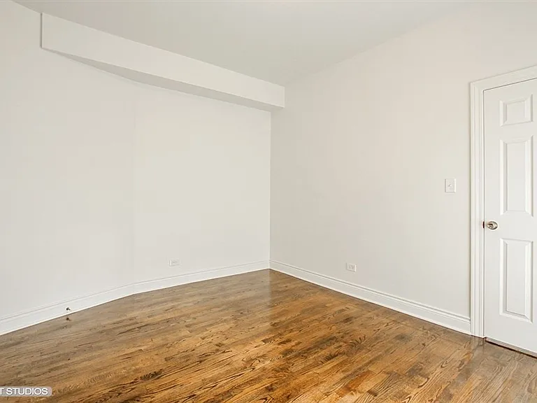 1030 E 47th — Photo 31