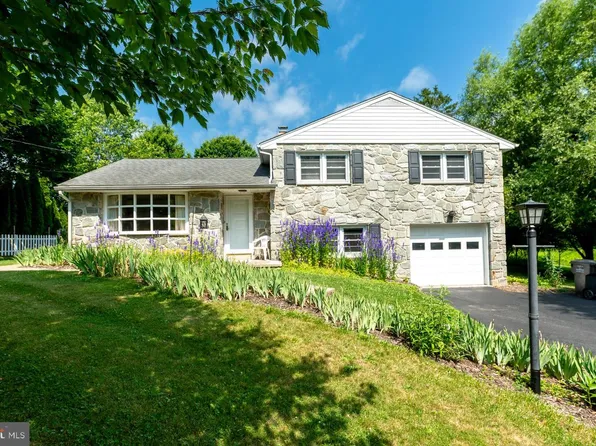 10 Sunset Ln, Phoenixville, PA 19460