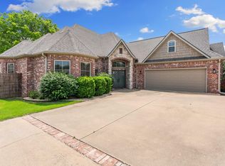 501 SE Eaton St, Bentonville, AR 72712