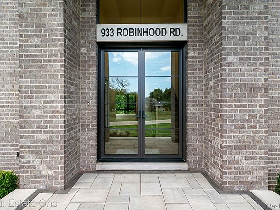 3rd image of 933 Robinhood Rd